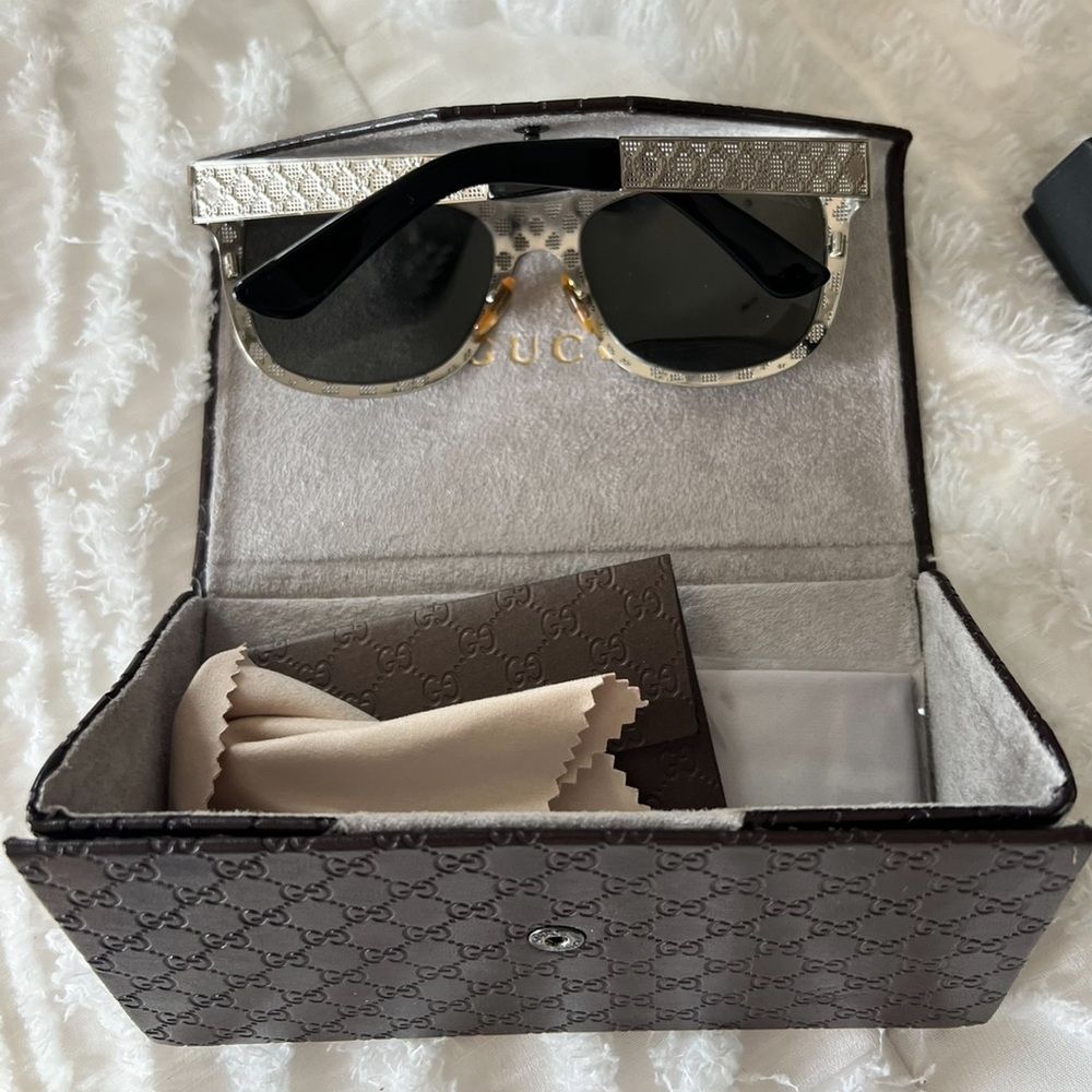 Mirrored / Metal embossed Gucci sunglasses